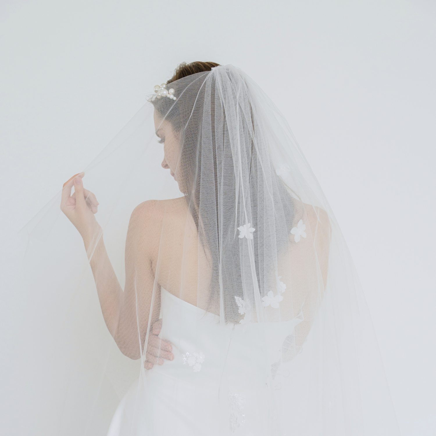 3D Scattered Floral Lace Veil