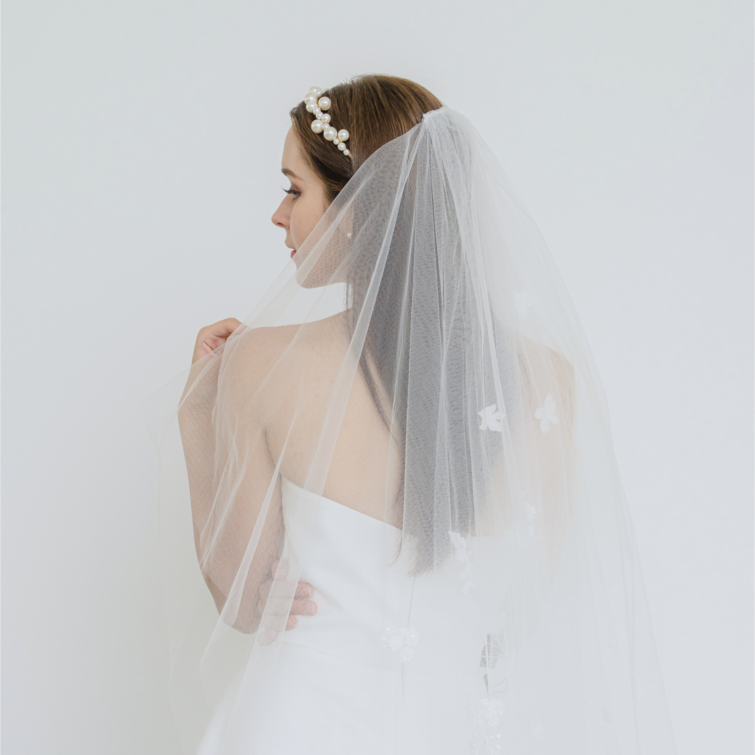3D Scattered Floral Lace Veil - Image 2