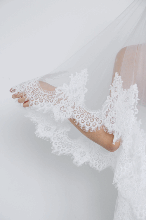 Classic Lace Trim Fingertip Veil
