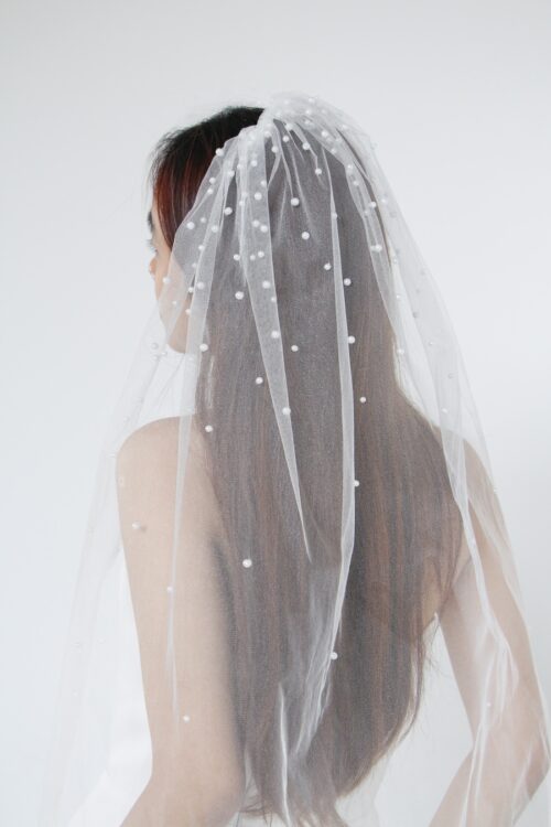 Gradient Pearl Fingertip Veil
