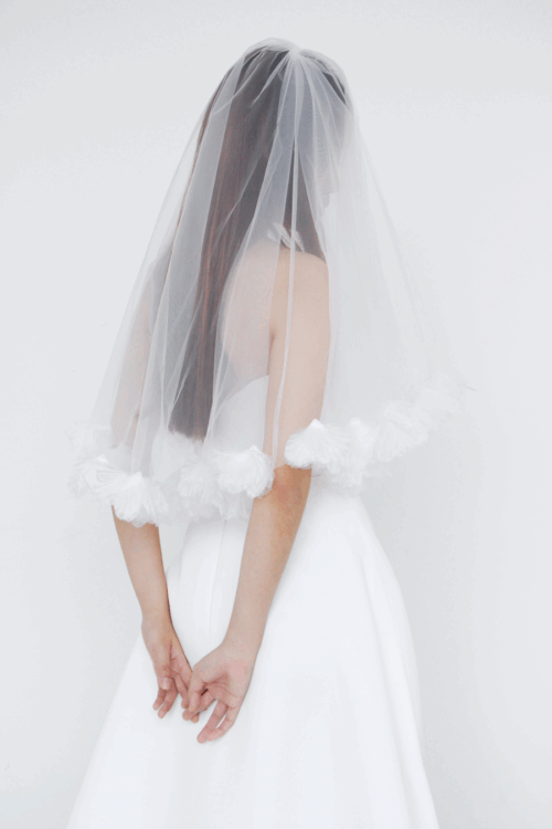 Petal Cloud Elbow Veil